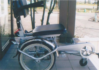 リハビリができる車いす(サイド部)