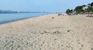 Fotomontage - linke Bildseite mit neu aufgespültem Strandsand