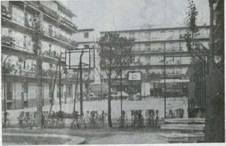 calle Avila 1973 pista de baloncesto al fondo virgen de iciar