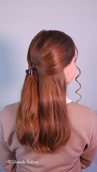 Große Haarklammer Frisur: Haare hoch mit großer Klammer