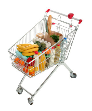 Einkaufswagen mit Lebensmitteln