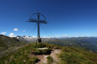 Gipfeltouren mit Gipfelkreuzen und atemberaubender Aussicht wie hier am Mureck