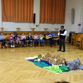 Begrüßung und Gebet mit Pater Martin