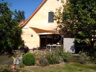 Design-Edelstahl-Möbel mit Massivhölzern - Vom Gartenmöbel bis zum