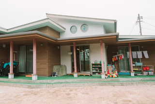 紬木保育園　園庭側