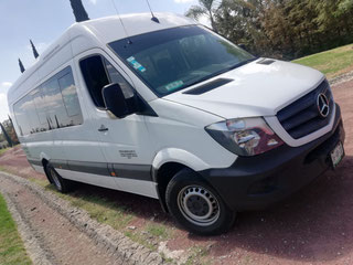 Renta de camionetas sprinter las 24 horas del Día Teléfonos. 13-24-46-68 y 13-24-46-69