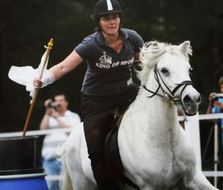 Katja mit Fákur stets flott unterwegs (Foto: Eilina Oertelt)