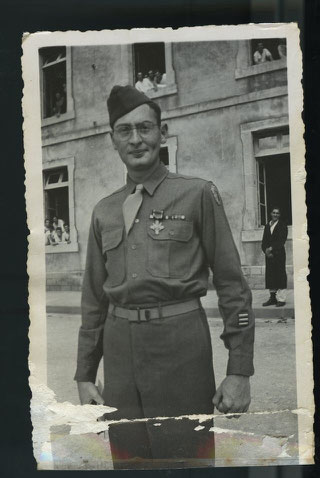 Gerald S. Gordon with his Distinguished Service Cross (photo courtesy David Gordon)