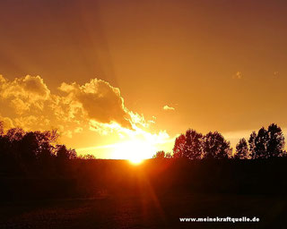Kraftquelle, Sonnenuntergang Hessen, Abschied vom Sommer, Sommer ade, Abendrot, Herbstzeit und Sonne