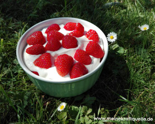 Erdbeertiramisu selbstgemacht, einfache Rezepte mit Erdbeeren, Traum im Frühling, clean eating mit Erdebeeren, Kraftquelle
