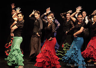 Flamencotanz auf der Bühne im Tanzstudio La Fragua in Bonn/Color-Foto by Boris de Bonn