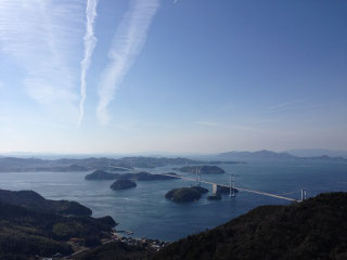 飛行機雲と来島海峡大橋