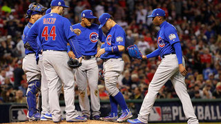 Nella foto Aroldis Chapman viene chiamato sul monte (Getty Images)