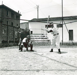 Nella foto Aurelio Sarti in battuta al campo delle Fiamme d'Oro di Bologna