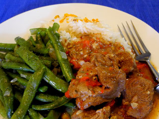 Ziegenfleisch Gulasch mit grünen Bohnen und Reis