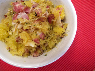 Spaghettikürbis mit Speck und Schmalz