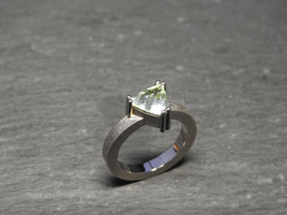 Bild:Ring,Weissgold750,Turmalin,hellgrün,Unikat