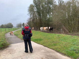 Liesbeth en Calla tijdens het uitwerken van de examen-trail