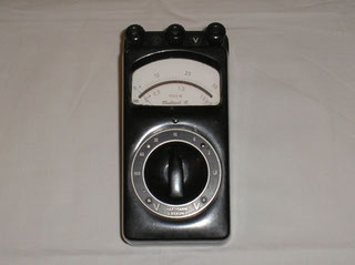 Messgerät zur Messung an Rundfunkempfängern und Verstärkern der Fa. Hartmann & Braun Frankfurt.
