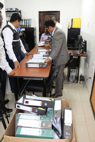 Documentos presentados por el alcalde Jorge Zambrano ante el CNE provincial para probar que cumple la gestión prometida al electorado. Portoviejo, Ecuador.