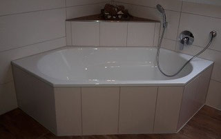 Bild: Eckbadewanne