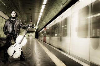 Ravienne Art Model - Foto, Cello, U-Bahn, Gothic, Lisbeth Salander, Millennium