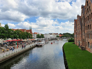An der Obertrave mit Salzspeichern (rechts), Lübeck