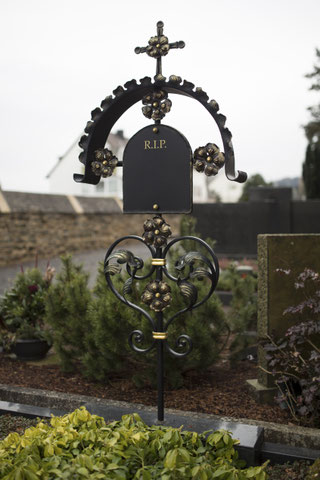 geschmiedetes Grabkreuz "Heimkehr"