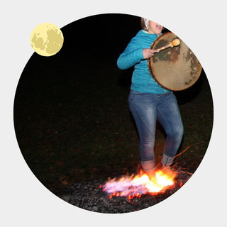 Der Feuerlauf ermöglicht dir, die Grenzen zu sprengen und über dich hinaus zu wachsen. Erfahre die Königsdisziplin mit deinem persönlichen Gang über die Gluten.