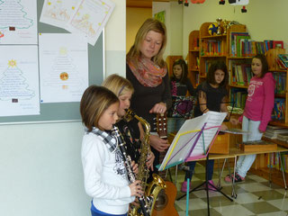 Kinder beim Musizieren