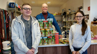 Spendenübergabe bei der Tiertafel RheinErft e.V. vom Hunde-Straßenfest in Frimmersdorf