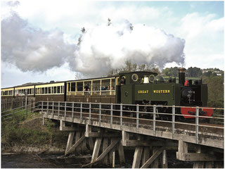 Historischer Dampfzug Vale of Rheidol Railway auf einer Brücke © Crown copyright (2019) Cymru Wales