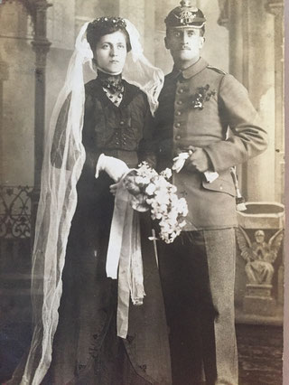 August und Elfriede Kiesel bei ihrer Hochzeit 1917. (Foto: Privatbesitz Dieter u. Hanni Kiesel)