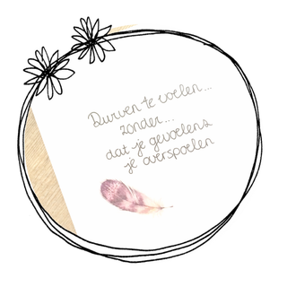 Soms vragen mensen me waarom ik het niet eerder heb gezegd. Waarom ik zo lang alles voor mezelf heb gehouden. Nou… omdat praten over seksueel misbruik niet makkelijk is. Ik vind het nog steeds lastig. En dat mag ook. Is helemaal oké. Het mag lastig zijn.
