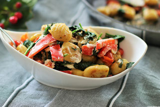 Gnocchi mit Spinat, Paprika und Mascarpone mit Olivenöl Oligarto