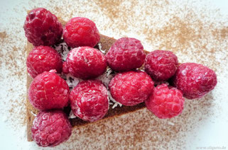 Raw Schokoladenkuchen mit Himbeeren Oligarto