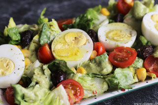 SALAT MIT AVOCADODRESSING BALD!