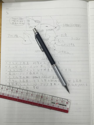 ノートにまとめているところです。