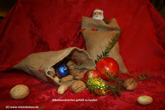gefüllte Nikolaussäcken als Geschenk für die Weihnachtsfeier