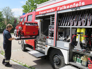 GF Manfred beim Vorbereiten des Fahrzeugs