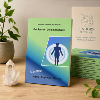 Buch „Der Tensor – Die Einhandrute“ von Raimund Kellmann und Iris Witzani über den praktischen Einsatz des Tensors in Radiästhesie, Diagnostik und Wahrnehmung.