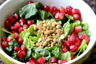 salad with pomegranate and sunflower seeds - by homemade nutrition - www.homemadenutrition.com