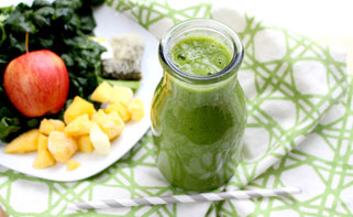 Mango, Spinach, and Green Tea Smoothie