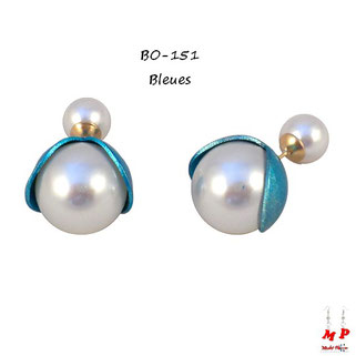 Boucles d'oreilles double perles nacrées fleurs ouvertes bleues
