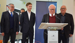 François BERLAND reçoit le diplôme du sportif méritant.