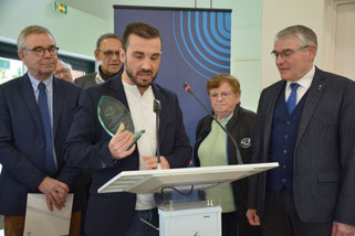 Maxime NOEL reçoit le trophée du sportif méritant.