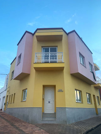 yellow house in El Cotillo