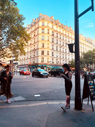 girl with phone in Charonne