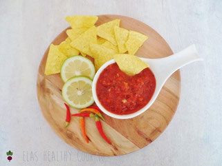 Mexikanisches Tomaten Salsa mit Chili, Limette und Nachos