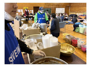 1月12日　穴水町甲小学校跡の避難所で220食の炊き出し支援　SAVE IWATEから5名のチーム